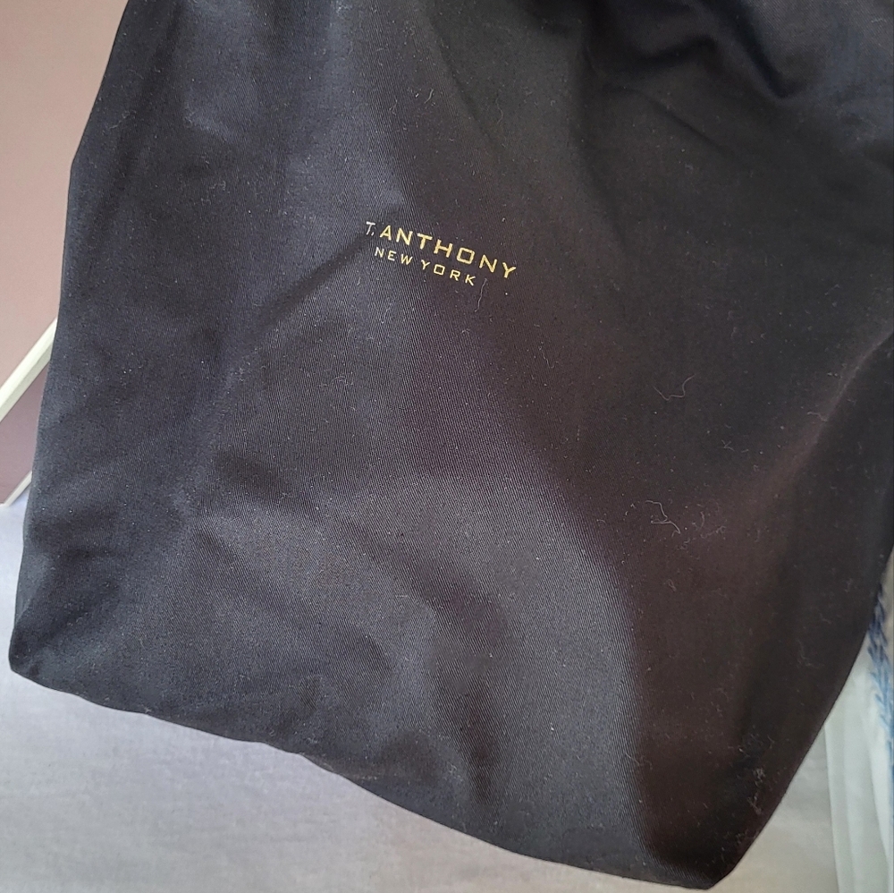 ⚜️NEW! $300. T. ANTHONY Black Tote W/ Handles & Crossbody Strap BOX & BAG - Picture 9 of 15